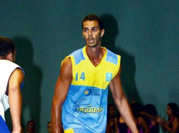 Alejandro Machín, tercer máximo anotador de la primera división nacional canaria