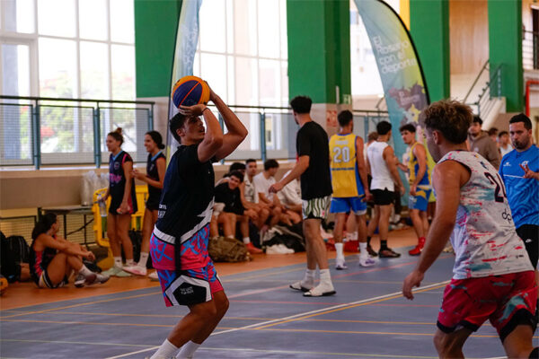 Jugadores-de-StreetFlavour-en-el-3x3-de-El-Rosario-3COM-Squad-6