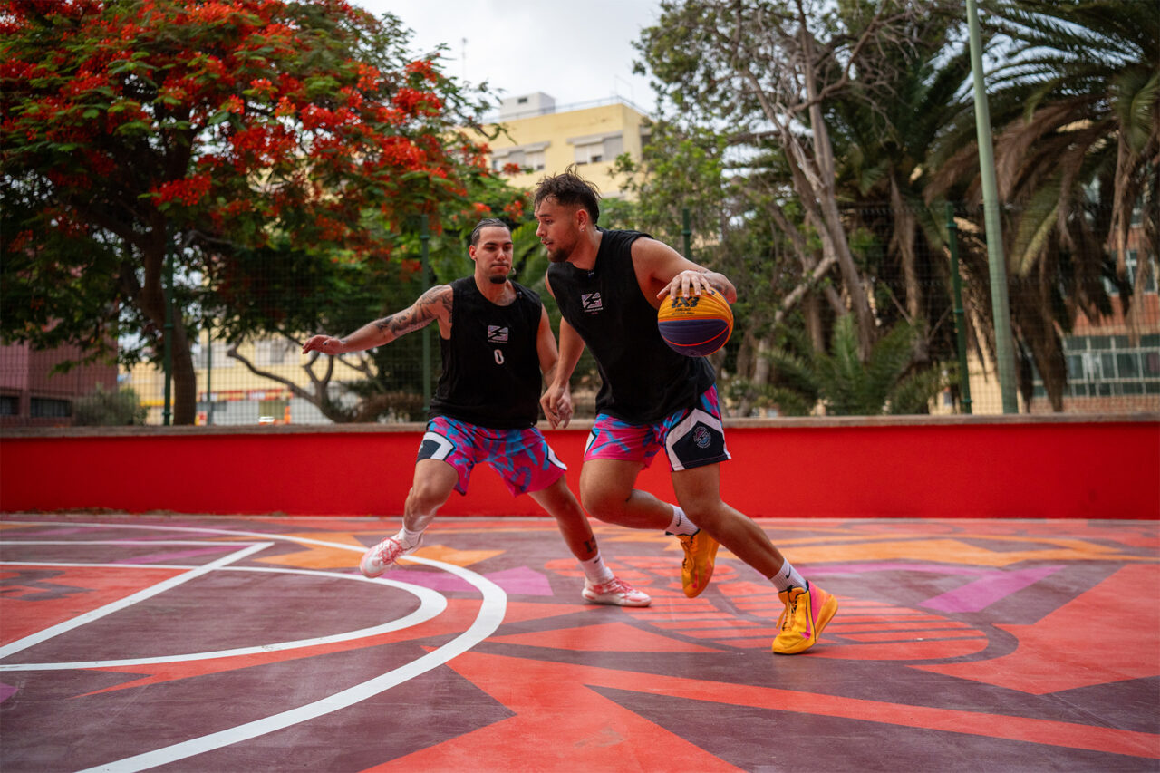 Jota y Ale Martin jugando un 1VS en La Jaula - StreetFlavour