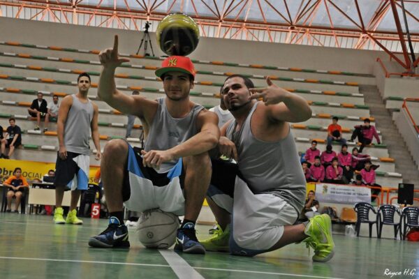 StreetFlavour realiza un show de freestyle en la final del XXI Torneo Internacional Cadete del Arenas Baloncesto