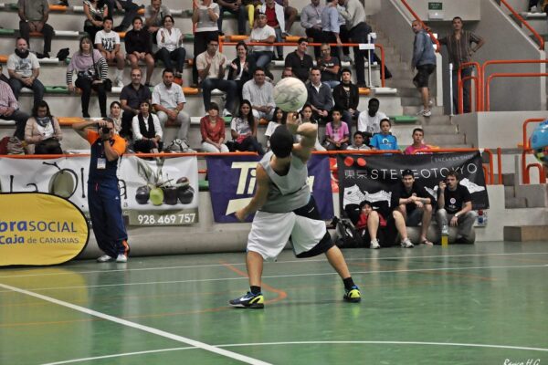 StreetFlavour realiza un show de freestyle en la final del XXI Torneo Internacional Cadete del Arenas Baloncesto