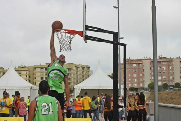 StreetFlavour realiza un showcase en el Gran Canaria Arena durante la promoción del Mundial de Balonces
